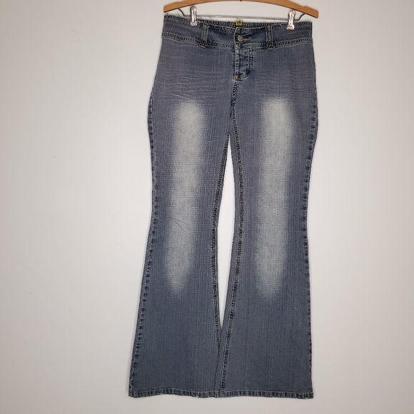 Dollhouse Distressed Bootleg Jeans with Lighter Tone Stonewash - Picture 8 of 10
